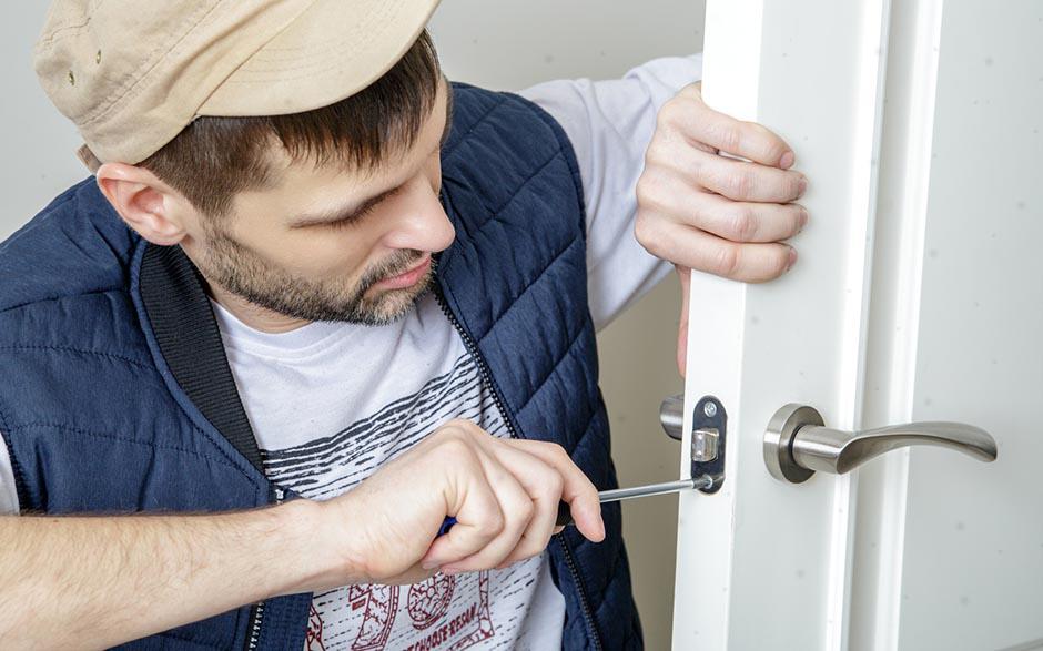 ouvrir une porte de voiture Bièvres